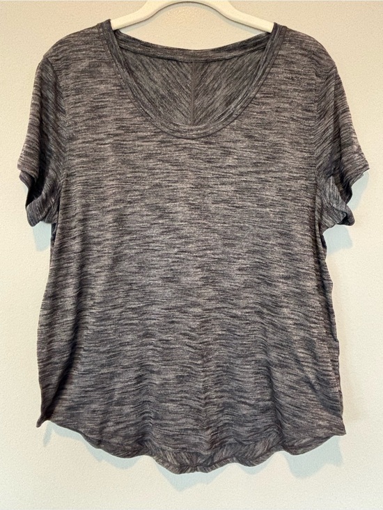 lululemon athletica Tops - lululemon athletica Heathered Charcoal Short Sleeve Scoop Tee